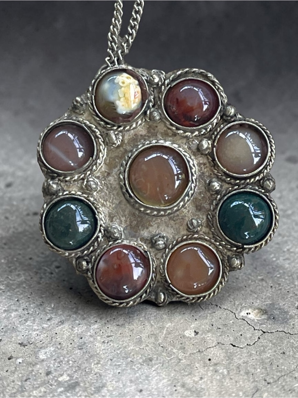Vintage 1970s Agate Cabochon Medallion Pendant Necklace Silver Tone Statement
